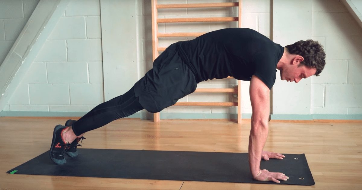 Comment améliorer la mobilité, la stabilité et la force des épaules. Position du Hollow Body Plank Push Up | Nomadslim Movement Academy