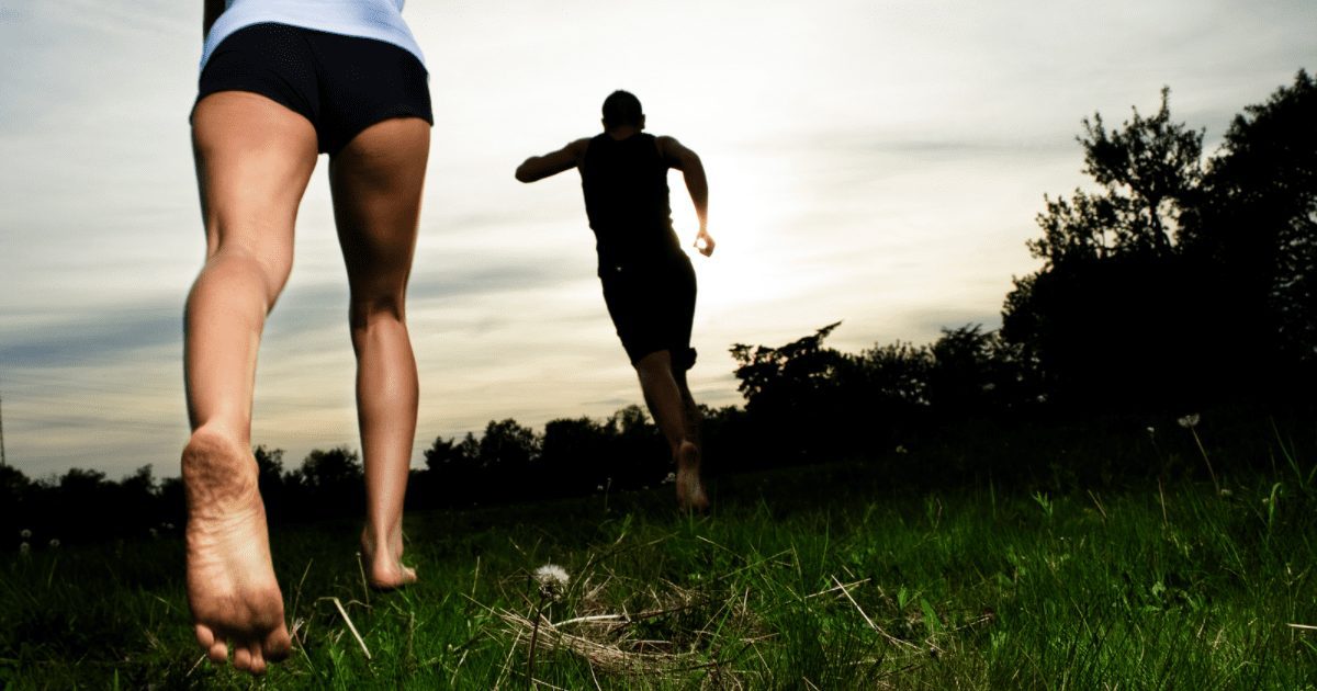 Comment soigner une scoliose. traitement naturel. courir pieds nus | Nomadslim Movement Academy