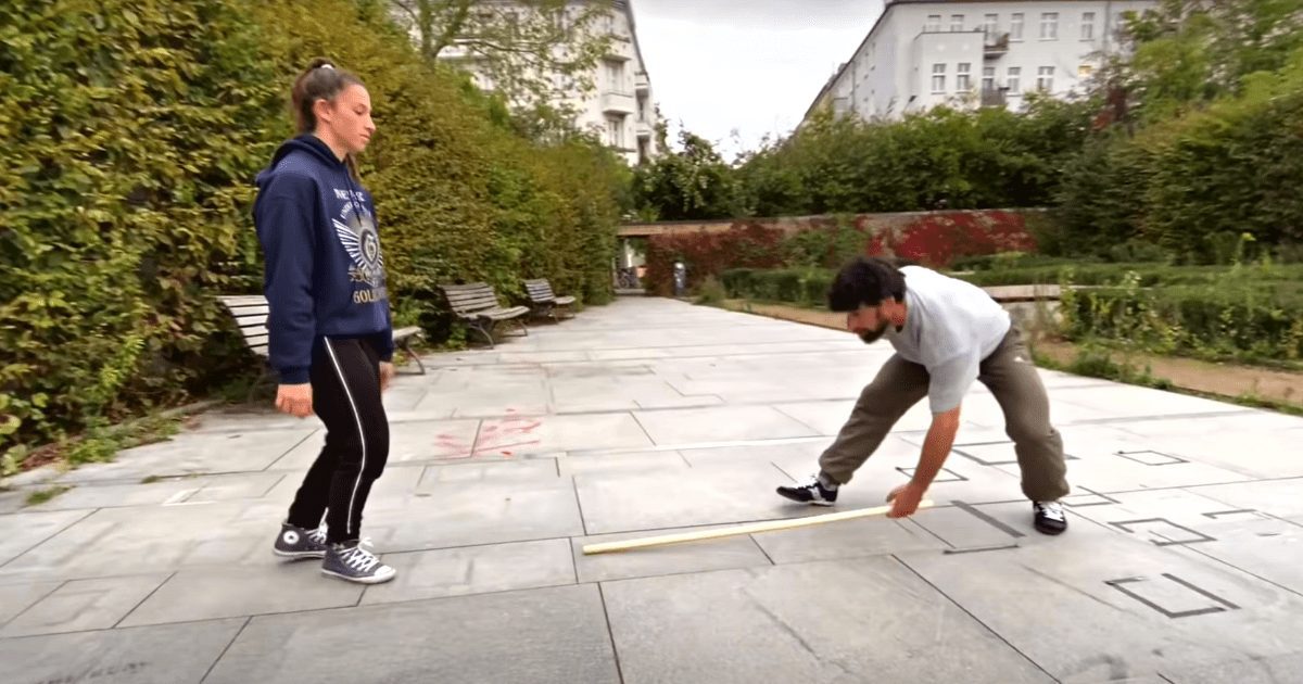 Le Stick Game (Jeu du Bâton) de Ido Portal Odelia Goldschmidt | Nomadslim Movement Academy