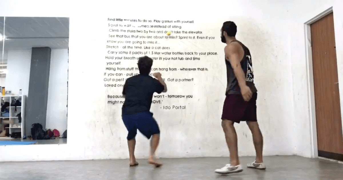 5 Exercices de la Méthode Ido Portal et Roye Goldschmidt jeu avec balle de tennis | MOUVERS Nomadslim Movement