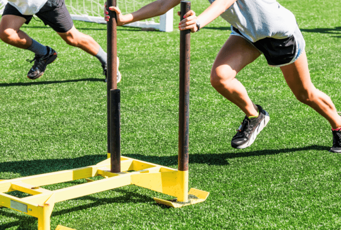 Le sled pour chasser les douleurs et renforcer les genoux Feature | MOUVERS